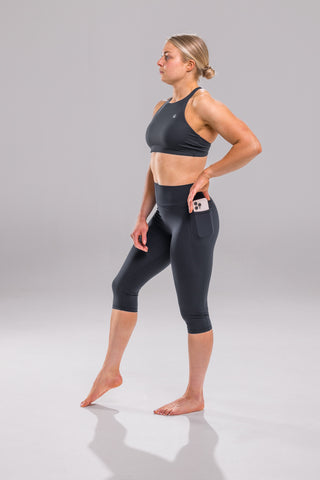 Stride Capri Tight w pockets - Black