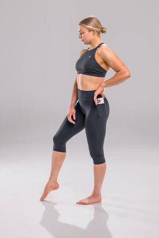 Stride Capri Tight w pockets - Black