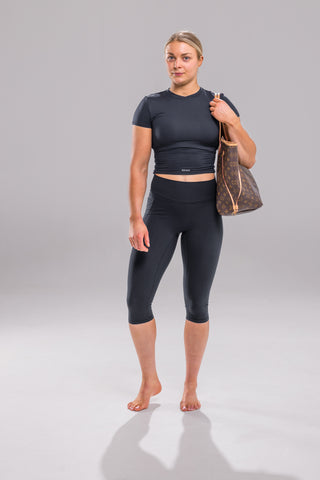 Stride Capri Tight w pockets - Black